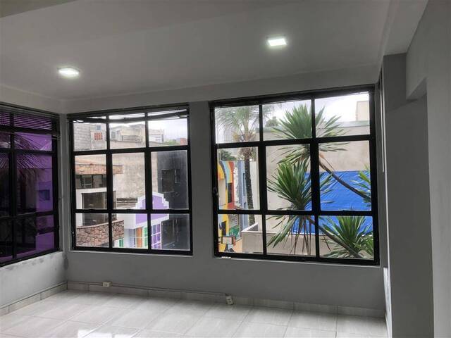 Locação em Condomínio Centro Comercial Alphaville - Barueri