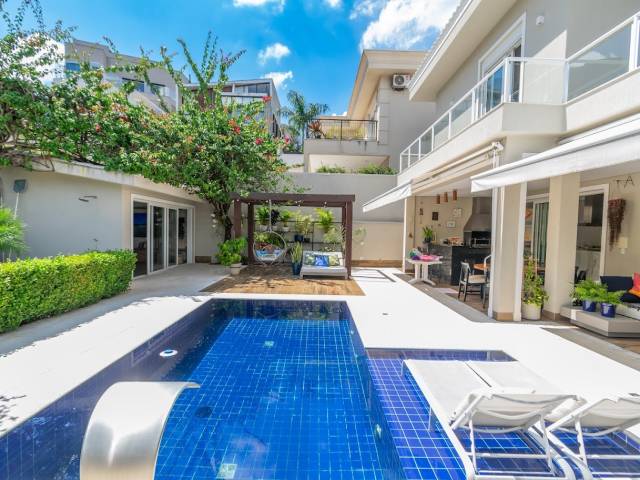 Casa para Venda em Santana de Parnaíba - 5